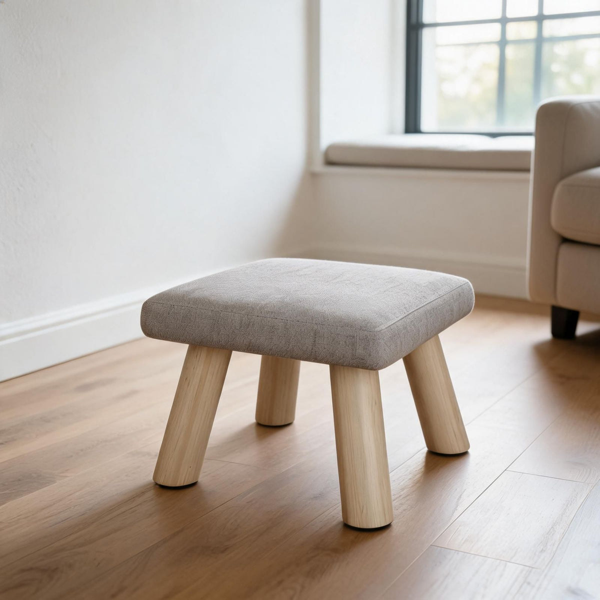 Quadratischer gepolsterter Hocker
